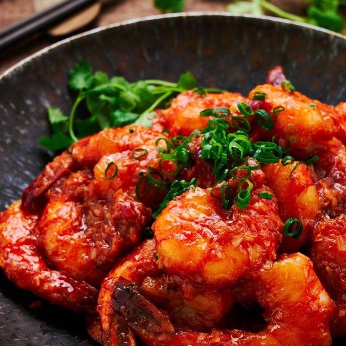 Chilli shrimp glazed in red sauce with scallions